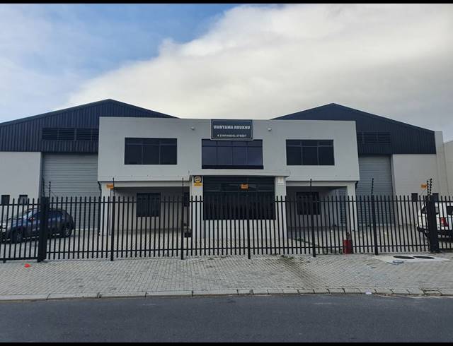 1,320M² FACTORY RENTED IN SAXENBURG PARK 2